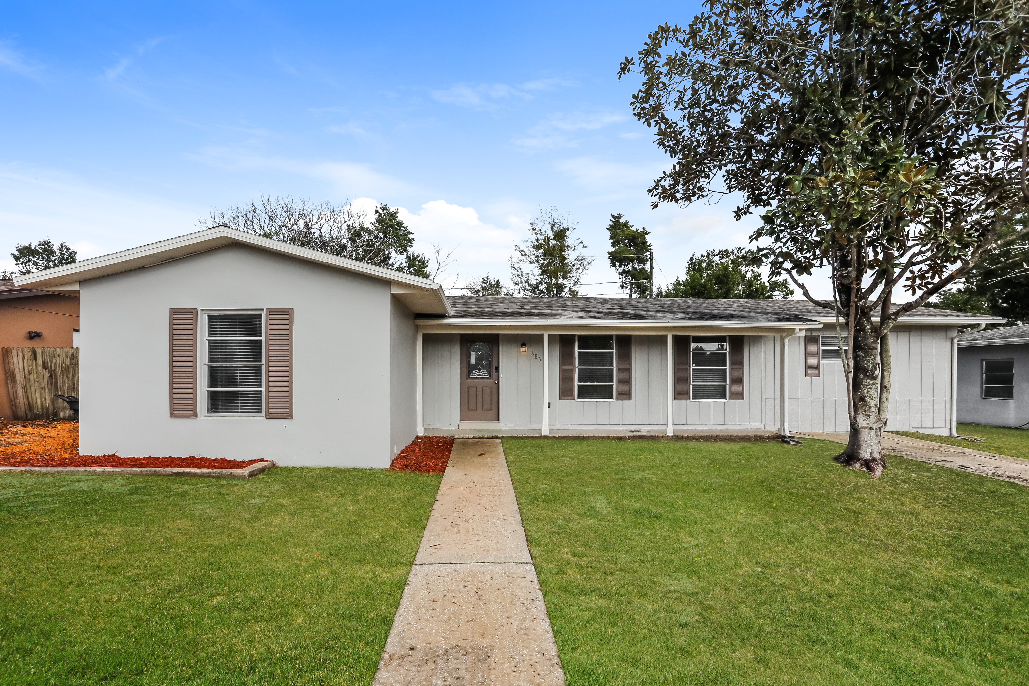 686 HAGER ST DELTONA, FL 32725
